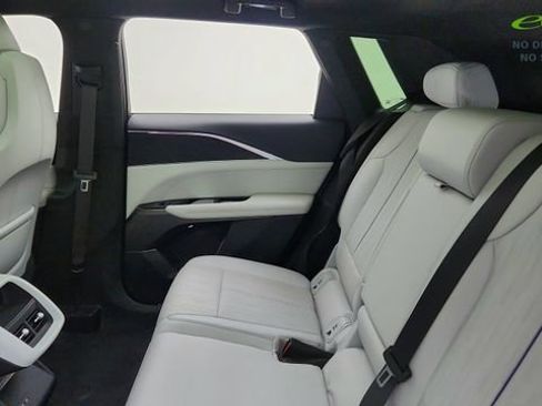Used 2024 Cadillac Lyriq Luxury RWD image 31
