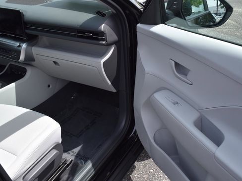 Used 2025 Hyundai Kona SEL AWD/4WD image 15