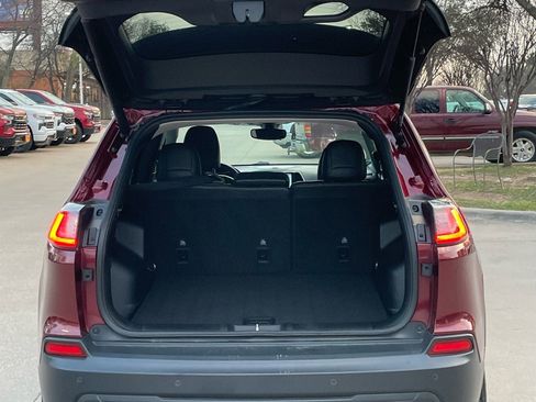 Used 2019 Jeep Cherokee Latitude Plus w/ Comfort/Convenience Group image 25