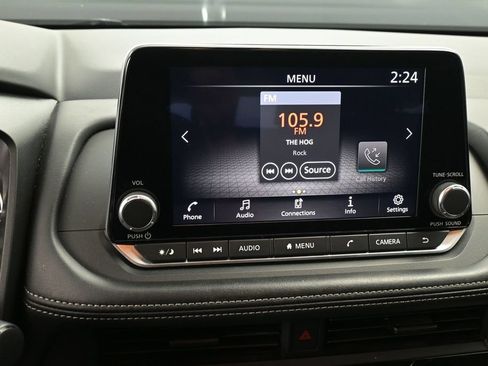 Used 2024 Nissan Rogue S AWD/4WD image 31