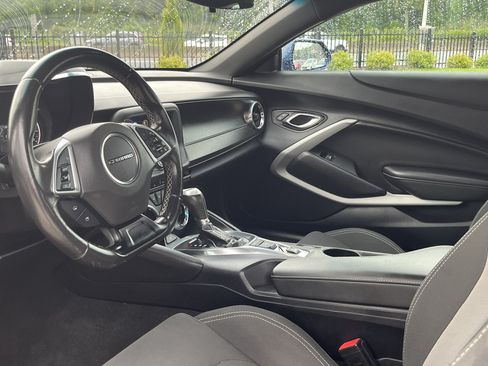Used 2020 Chevrolet Camaro LT RWD image 5