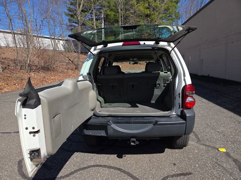 Used 2007 Jeep Liberty Sport w/ Off Road Group image 7