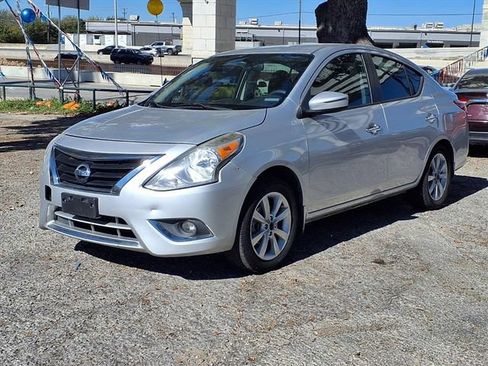 Used 2015 Nissan Versa FWD image 3
