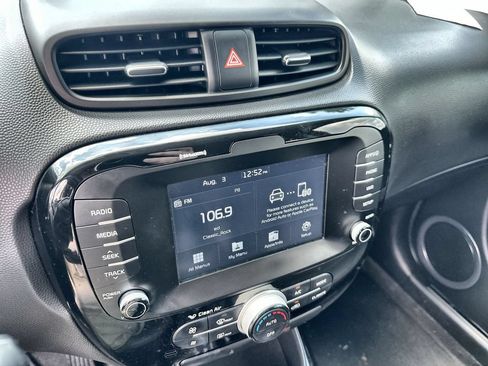 Used 2018 Kia Soul ! FWD image 28