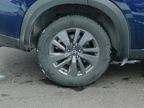 Used 2024 Nissan Pathfinder SV image 11