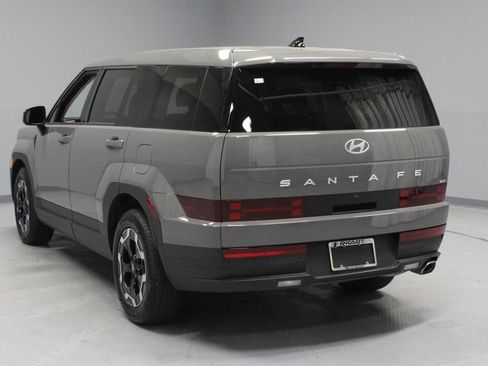 Used 2025 Hyundai Santa Fe SE AWD/4WD image 8
