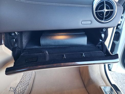 Used 2016 Mercedes-Benz SL 550 w/ Driver Assistance Package image 89