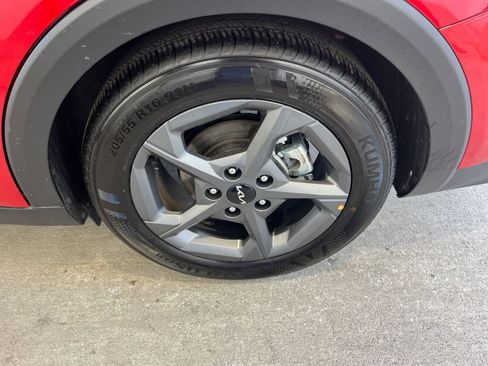 Used 2025 Kia K4 LXS image 31