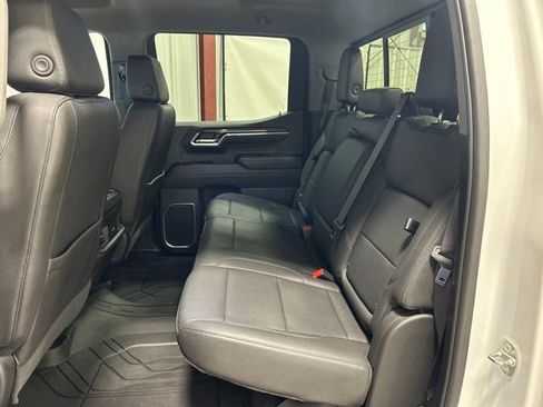 Used 2024 Chevrolet Silverado 1500 LT w/ Leather Package AWD/4WD image 17