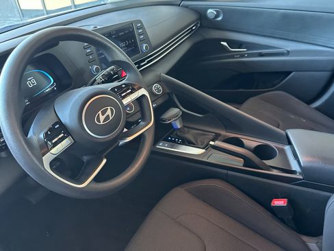 Used 2025 Hyundai Elantra SE FWD image 10