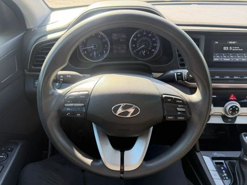 Used 2019 Hyundai Elantra SE w/ Cargo Package FWD image 12