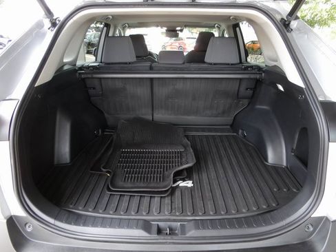 Used 2022 Toyota RAV4 XLE w/ Convenience Package image 10