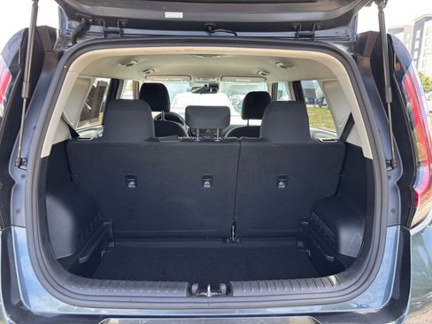 Used 2025 Kia Soul LX w/ LX Technology Package FWD image 30