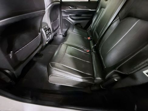 Used 2023 Jeep Grand Cherokee Limited w/ Luxury Tech Group II AWD/4WD image 28