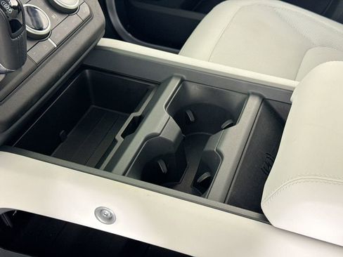 Used 2025 Land Rover Defender 110 X-Dynamic SE image 21