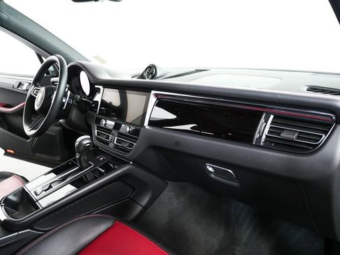 Certified 2022 Porsche Macan AWD image 25
