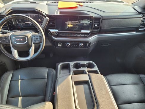 Used 2024 GMC Sierra 1500 SLT image 9