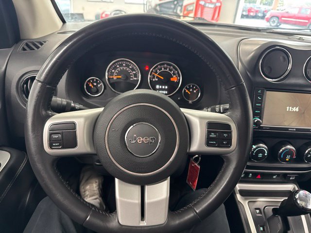 Used 2017 Jeep Compass Latitude AWD/4WD image 29