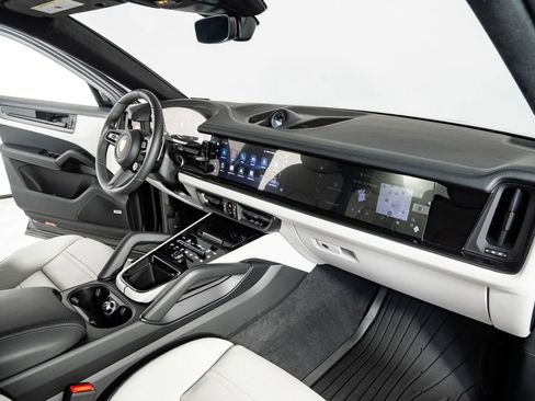 Certified 2026 Porsche Cayenne GTS image 25