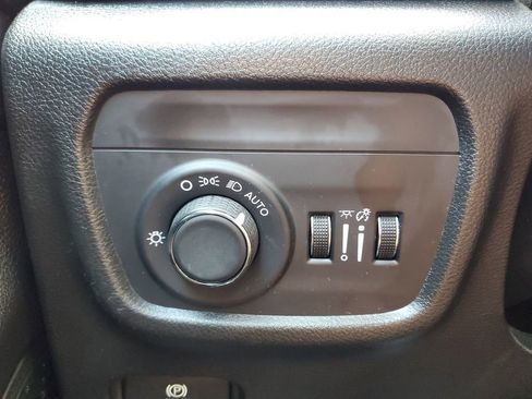 Used 2024 Jeep Grand Cherokee L Laredo image 32