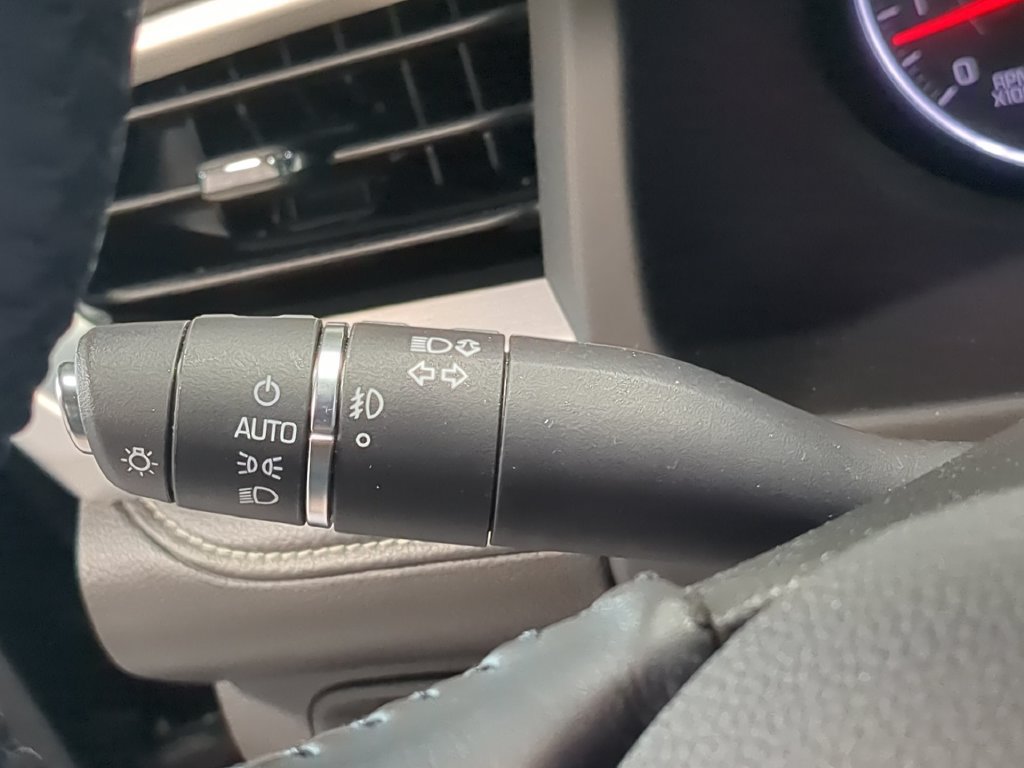 Used 2018 GMC Acadia SLT FWD image 32