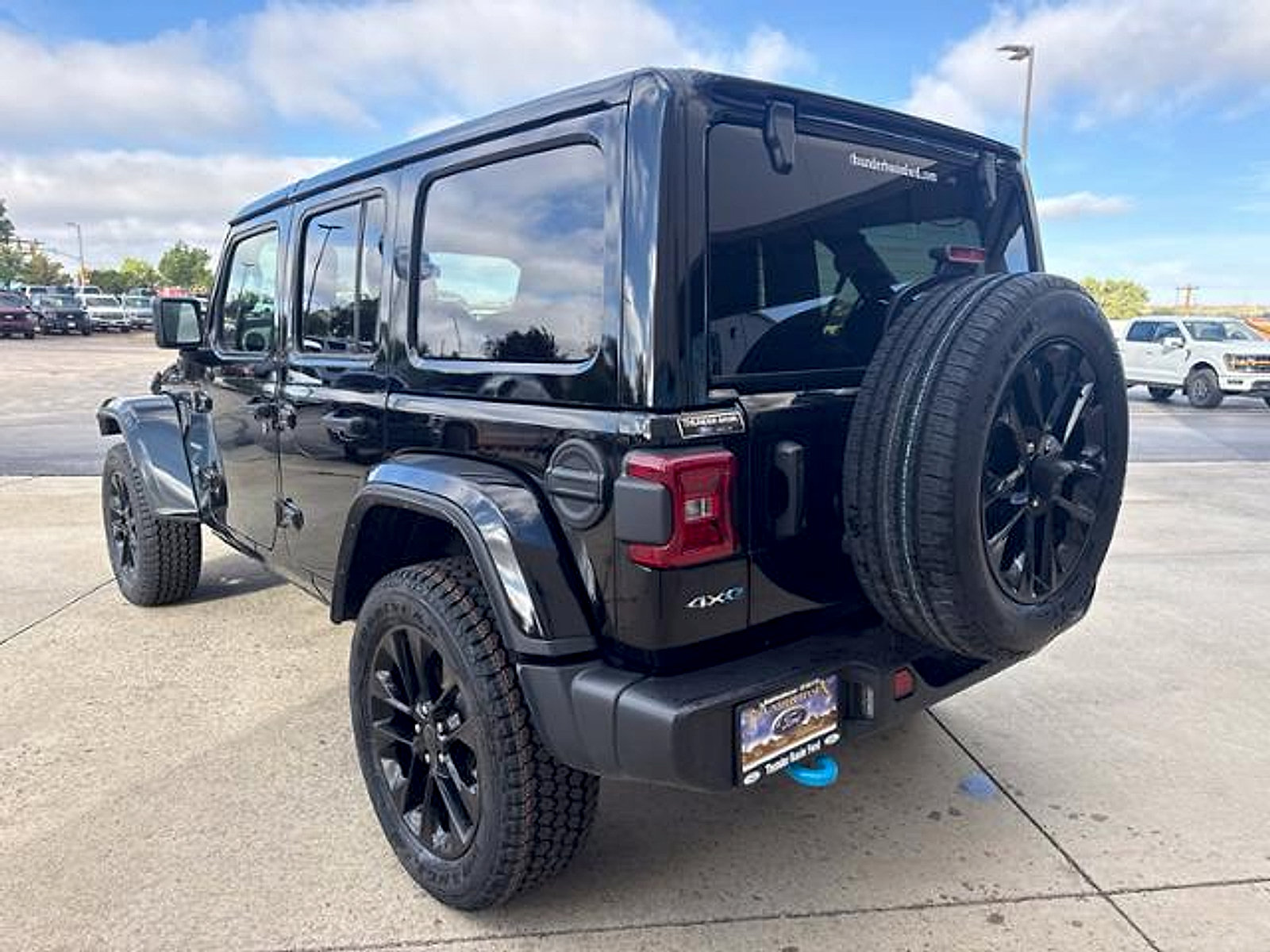 Used 2024 Jeep Wrangler Unlimited Sahara AWD/4WD image 8