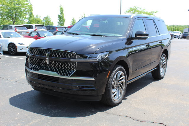Used 2026 Lincoln Navigator Reserve AWD/4WD image 7