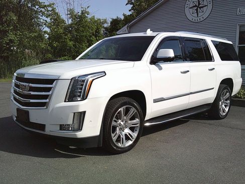 Used 2017 Cadillac Escalade ESV Luxury AWD/4WD image 2