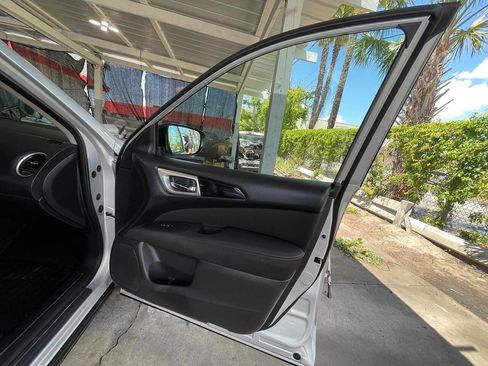 Used 2017 Nissan Pathfinder SV w/ Cargo Package FWD image 5