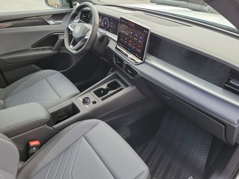 New 2026 Volkswagen Tiguan SE R-Line image 28