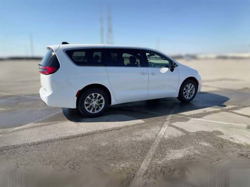 New 2026 Chrysler Pacifica Limited image 13