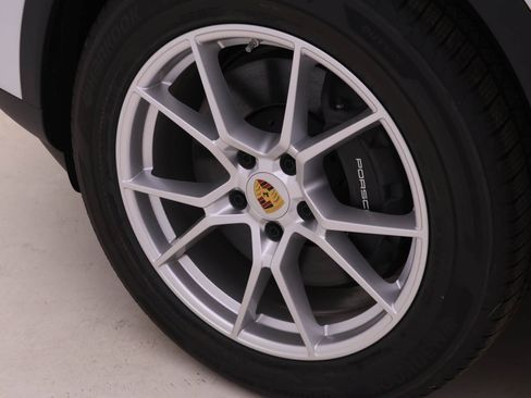 Used 2024 Porsche Cayenne Coupe image 11