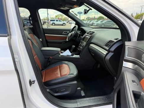Used 2019 Ford Explorer XLT w/ Equipment Group 202A AWD/4WD image 12
