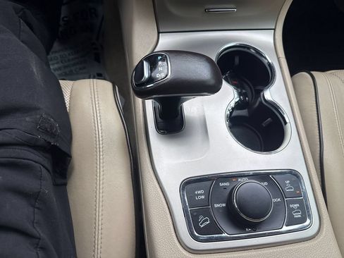 Used 2015 Jeep Grand Cherokee Overland w/ Advanced Technology Group AWD/4WD image 23