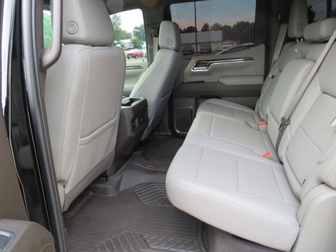 Used 2024 Chevrolet Silverado 1500 LT Trail Boss w/ LT Trail Boss Premium Package image 11