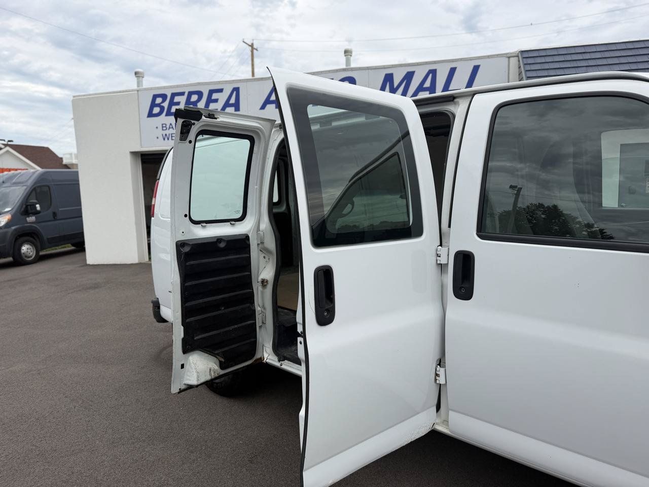Used 2014 Chevrolet Express 1500 RWD image 25