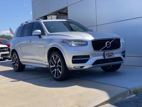 Used 2018 Volvo XC90 T6 Momentum w/ Momentum Plus Package AWD/4WD image 1