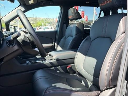 Used 2025 Honda Pilot TrailSport image 17