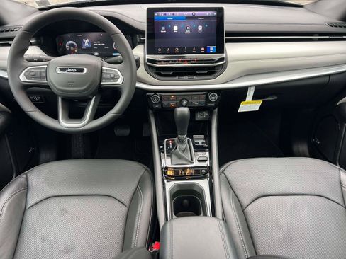 Used 2025 Jeep Compass Limited w/ Elite Group AWD/4WD image 2