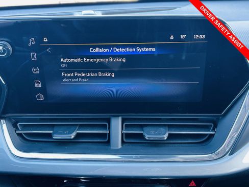 Used 2025 Chevrolet Trax LT image 6