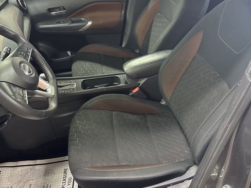 Used 2023 Nissan Kicks SR image 18