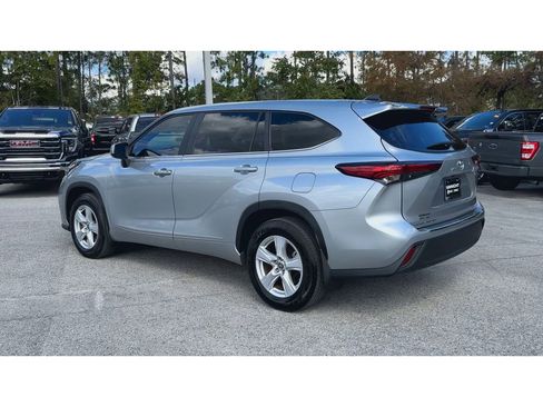 Used 2023 Toyota Highlander LE image 7