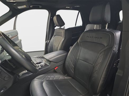 Used 2018 Ford Explorer Platinum image 18