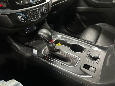 Used 2022 Chevrolet Traverse RS image 33