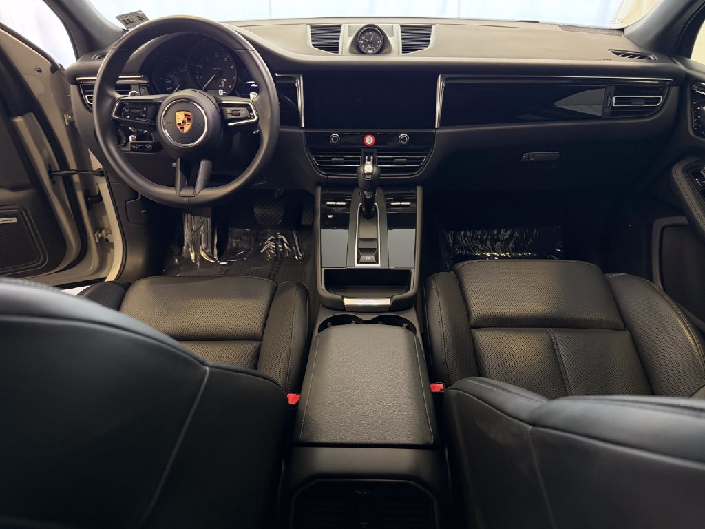 Certified 2026 Porsche Macan AWD/4WD image 17