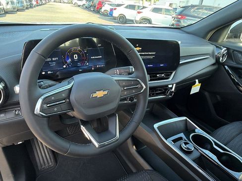 New 2026 Chevrolet Equinox LT w/ Safety and Technology Package FWD image 4