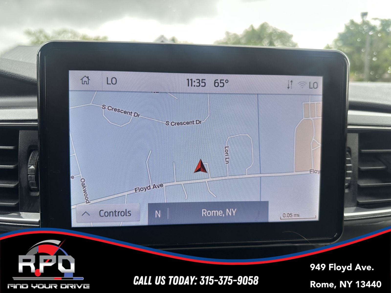 Used 2022 Ford Explorer XLT w/ Equipment Group 202A AWD/4WD image 12