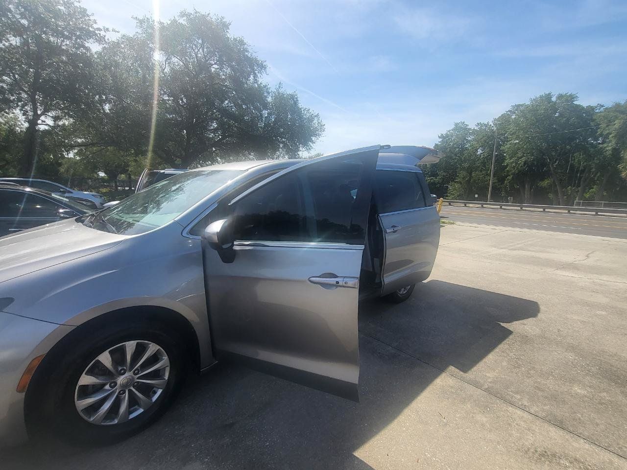Used 2017 Chrysler Pacifica Touring w/ Tire & Wheel Group FWD image 93