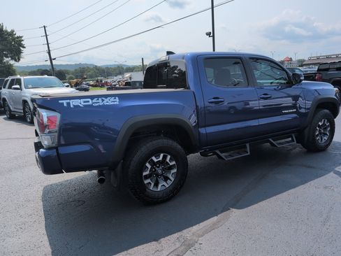 Used 2023 Toyota Tacoma TRD Off-Road w/ TRD Premium Off Road Package AWD/4WD image 3