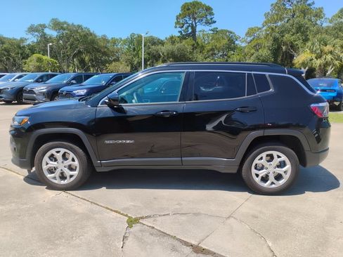 Used 2024 Jeep Compass Latitude AWD/4WD image 8